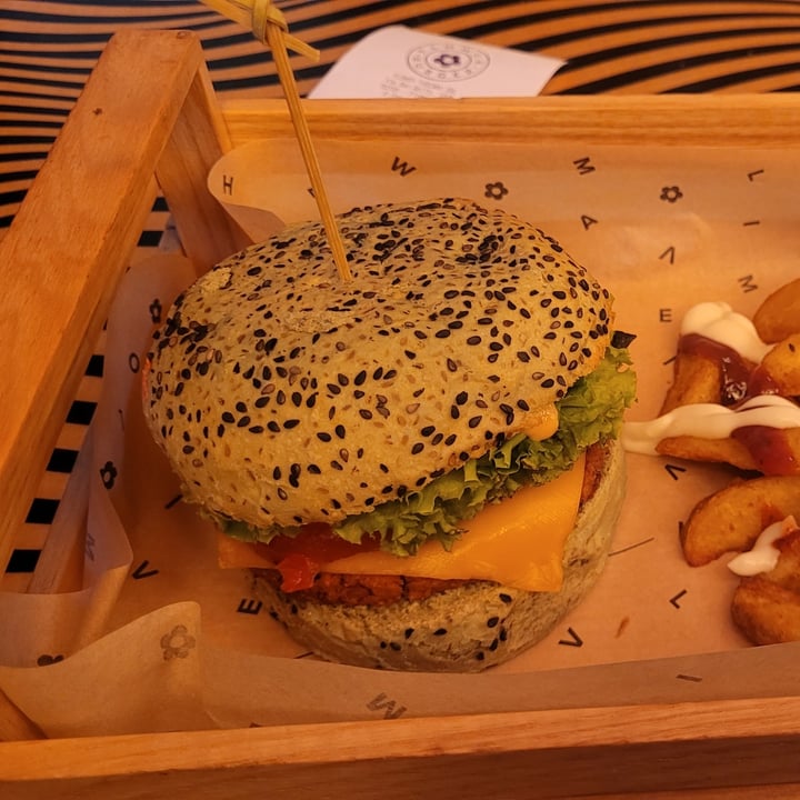 photo of Flower Burger Jungle Burger shared by @valc5 on  04 Jul 2022 - review