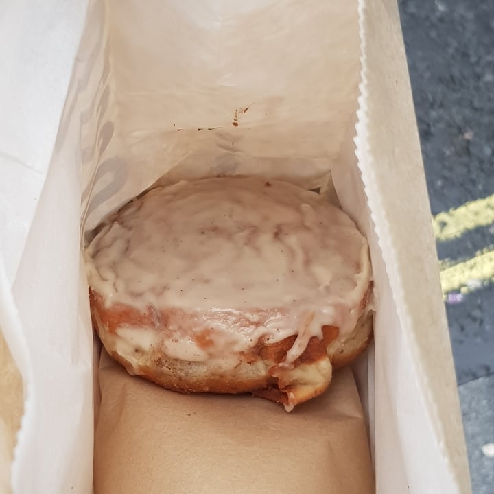 photo of Crosstown Marylebone - Vegan Doughnuts & Coffee Cinnamon Scroll shared by @elemino on  22 Feb 2022 - review