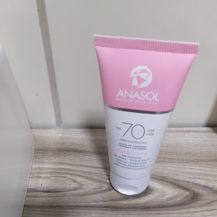 review photo of Anasol Protetor solar 70 com clareador shared by @juciane on 01 May 2022 - review