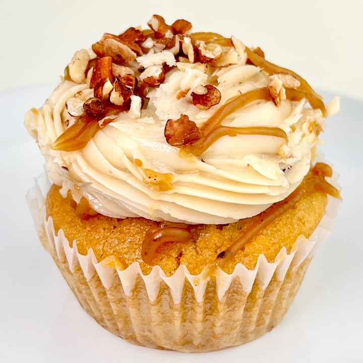 photo of Shoofly Vegan Bakery and Cafe Butterscotch Pecan Cupcake shared by @pdxveg on  15 Oct 2022 - review