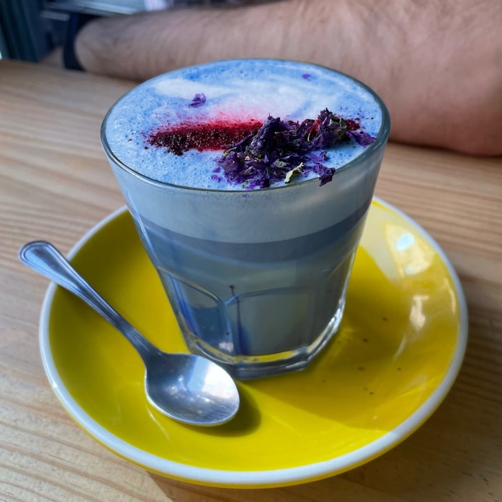 photo of Frutas Prohibidas Blue latte shared by @elenina on  28 Aug 2021 - review