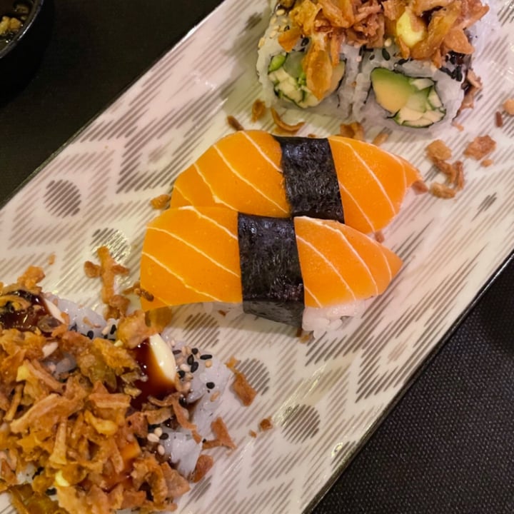 photo of Mun Sushi Bar - Roma Nigiri salmone vegan shared by @suellen on  31 Mar 2022 - review
