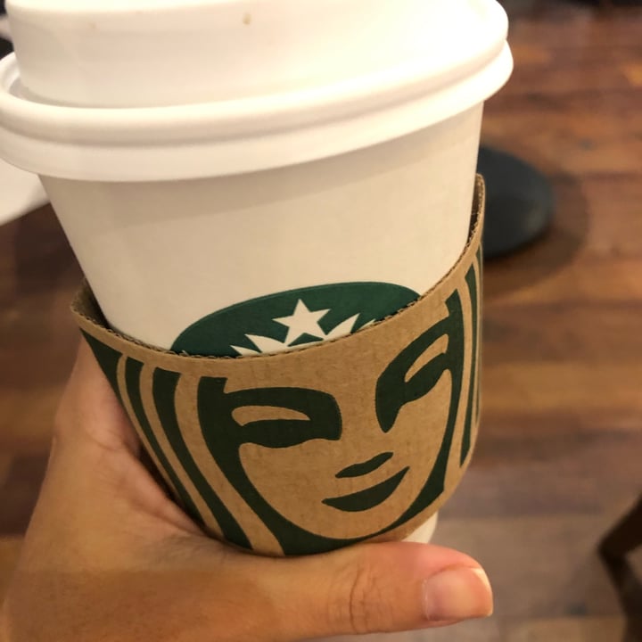 photo of Starbucks Capuccino de amêndoas shared by @marianamarinho on  14 Apr 2022 - review