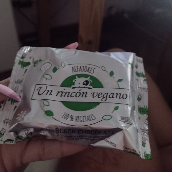 photo of Un Rincón Vegano Alfajor Black Chocolate shared by @50shadesofpink on  11 Jan 2022 - review