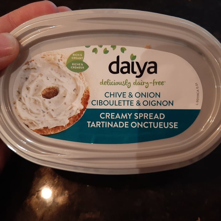 review photo of Daiya Chive & Onion Cream Cheeze Style Spread shared by @fitzroyandfae on 31 Jul 2021 - review