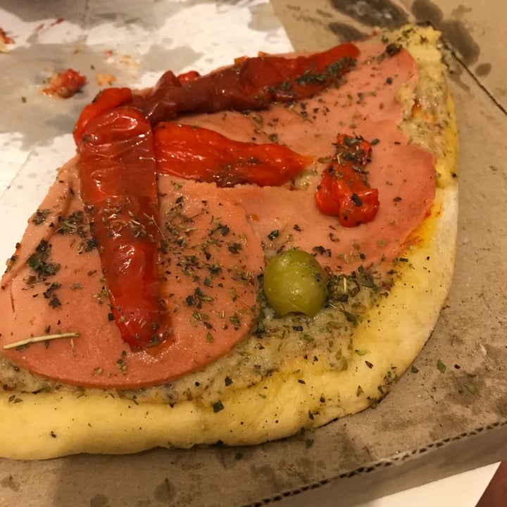 photo of Fourmi Vegan Pizza Jamon queso y morrones shared by @julietaaaaaa on  04 Dec 2019 - review