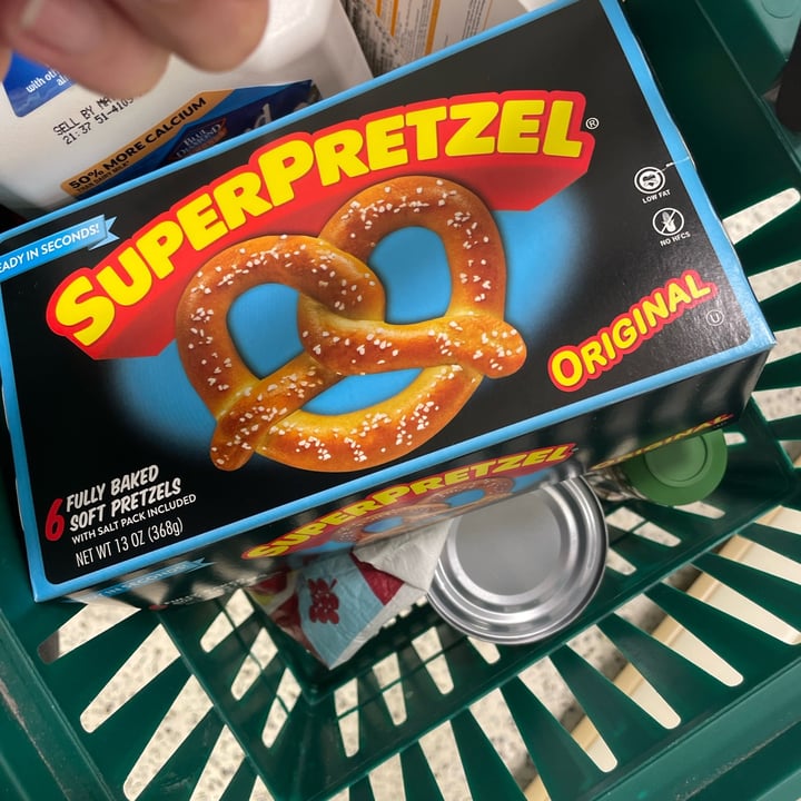 photo of SuperPretzel Fully baked Soft Pretzels shared by @tinkledink on  20 Feb 2022 - review