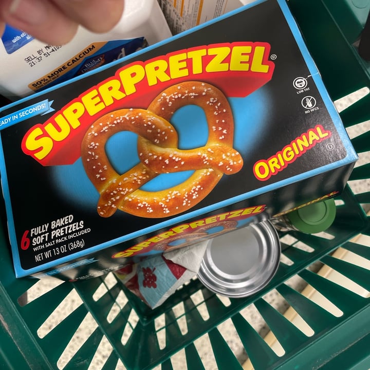 review photo of SuperPretzel Fully baked Soft Pretzels shared by @tinkledink on 20 Feb 2022 - review