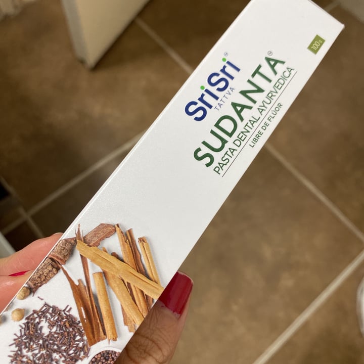 photo of SriSri Tattva Pasta Dental Ayurvédica Sudanta shared by @florserafini on  17 Jun 2021 - review