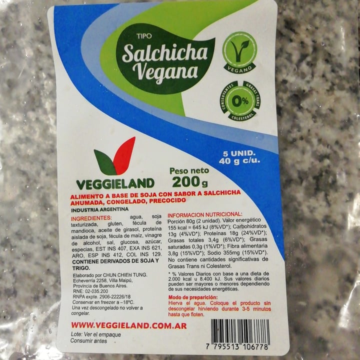 photo of Veggieland Salchichas Veganas shared by @defrentealmar on  29 Nov 2020 - review