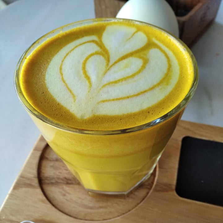 photo of CaféLab | Cafeterias Cartagena Turmeric Latte shared by @medaae on  18 Apr 2022 - review