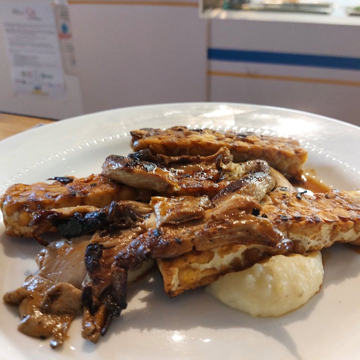 photo of Fonderia Gastro Bistrot Tempeh di ceci shared by @wandavetveg on  09 Apr 2022 - review