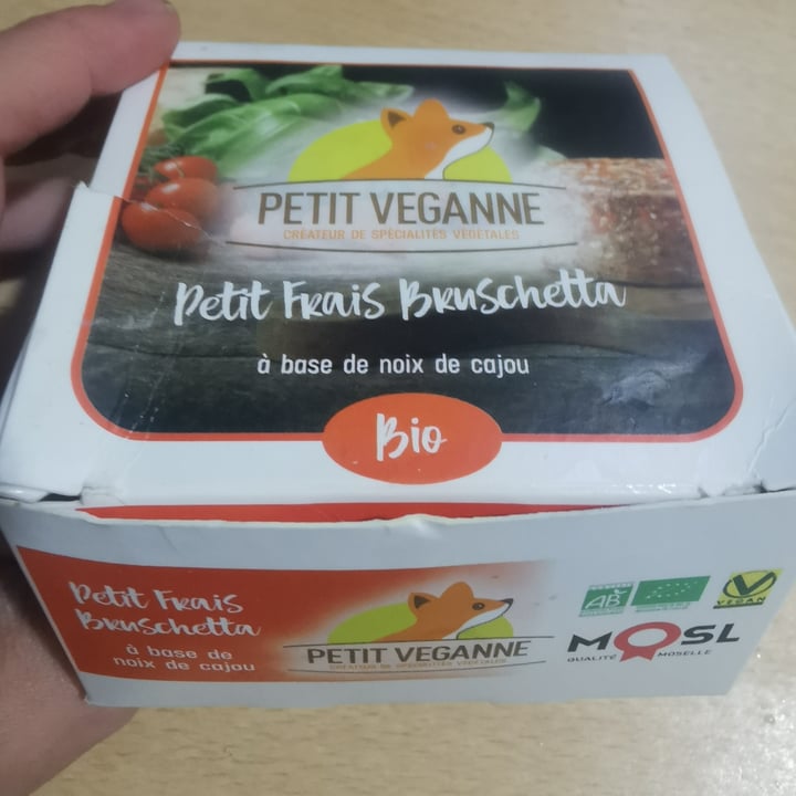photo of Petit veganne Petit frais bruschetta shared by @severetc on  01 Apr 2022 - review