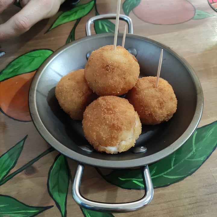 photo of Deliveggie Ourense croquetas de xamon shared by @iruchinha on  05 May 2022 - review