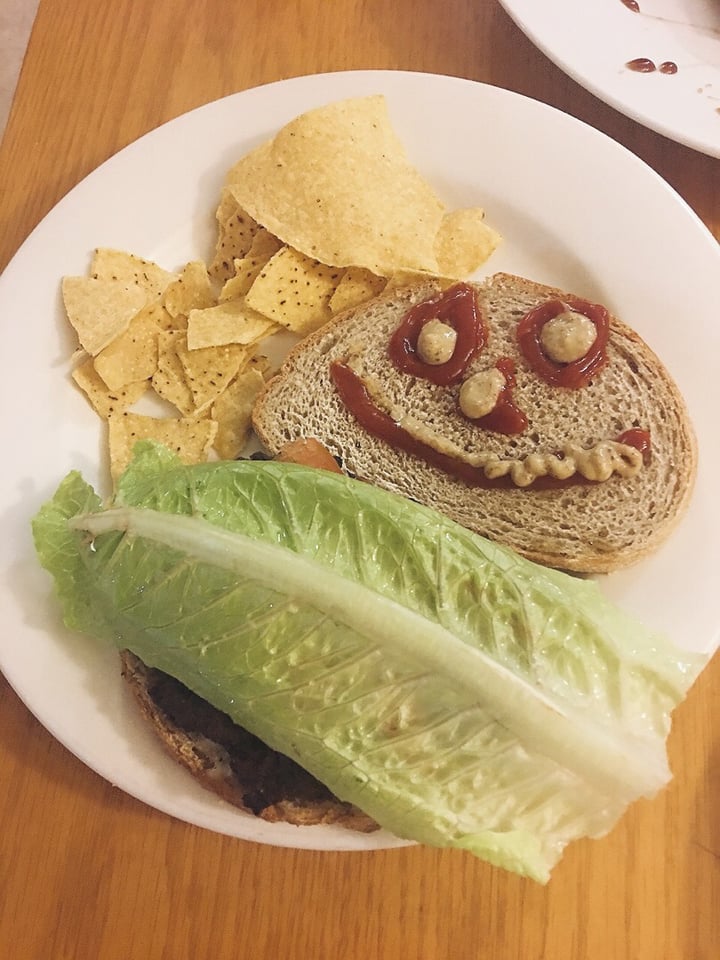 review photo of Susty's Cafe Walnut and Lentil Burger shared by @thevegans on 21 Jan 2019 - review