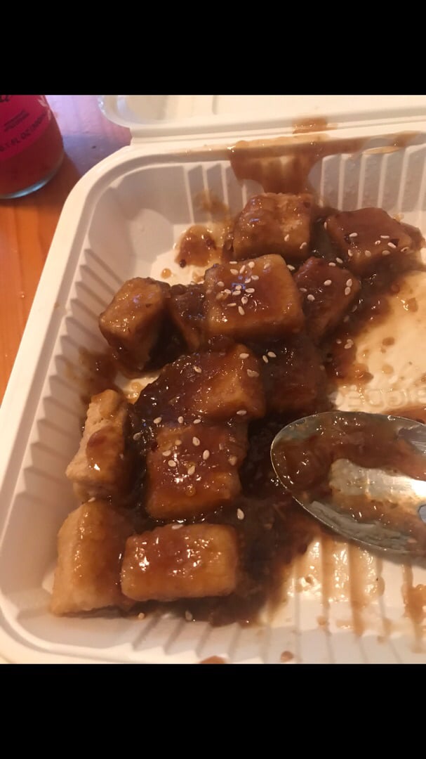 photo of Loving Hut Tso’s Tofu shared by @em3720 on  02 Apr 2020 - review