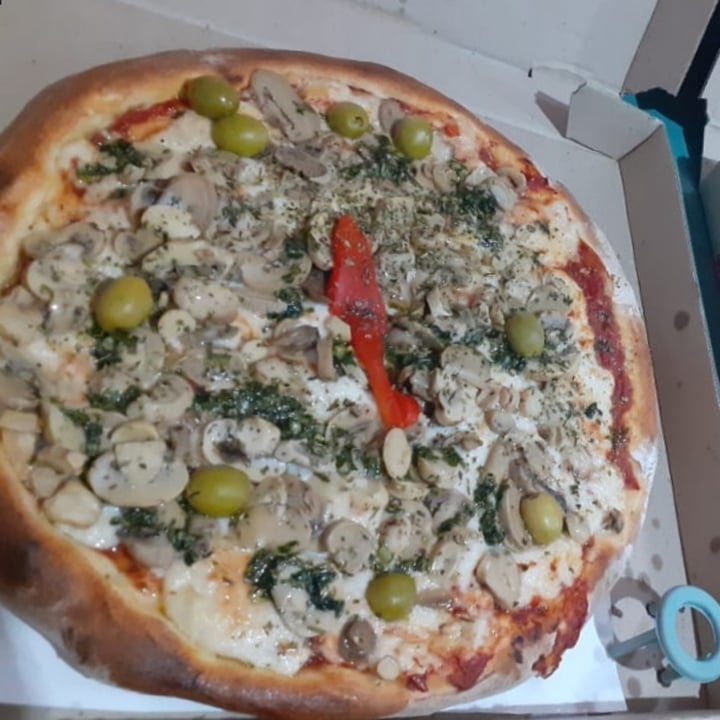 photo of Blondie Pizza Vegana De Champiñones shared by @brendaelianne on  07 Nov 2020 - review