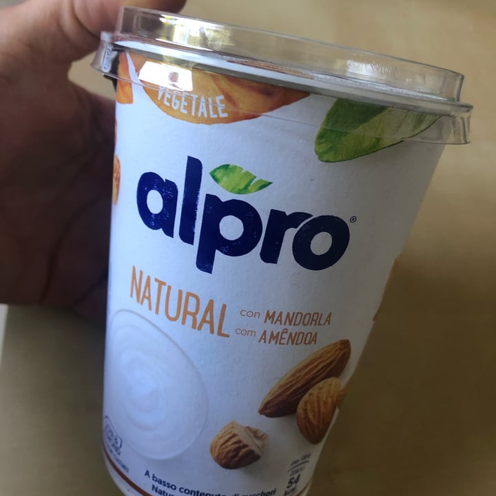 review photo of Alpro Yogurt mandorla shared by @maddalenab on 15 Apr 2022 - review