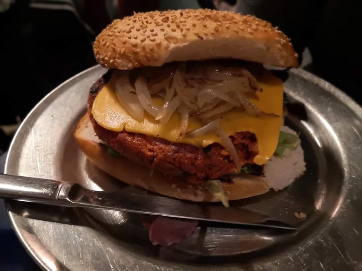 review photo of B13 bar Hamburguesa beyond shared by @skelanimals on 09 Nov 2019 - review