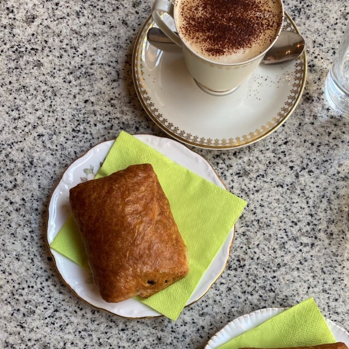 review photo of La Schiscetteria Pain au chocolat shared by @sarabrusoni on 22 Mar 2022 - review