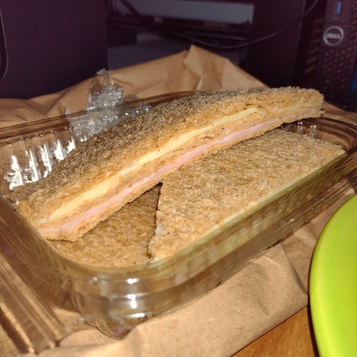 photo of Futuro Veggie Sándwich De Miga Jamón y Queso shared by @delfimartinez on  30 Sep 2021 - review