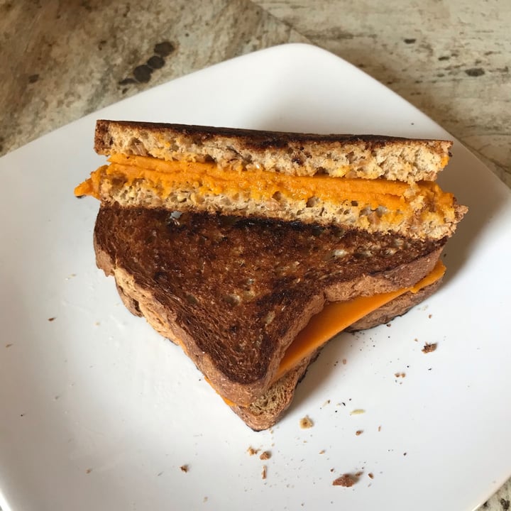photo of Miyoko's Creamery Cultured Vegan Farmhouse Cheddar Slices shared by @dianna on  05 Sep 2020 - review