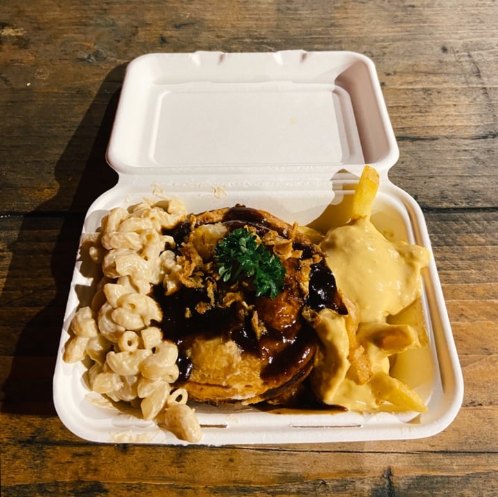 photo of Young Vegans Pie Shop Katsu Curry pie shared by @alacoque on  13 Mar 2020 - review