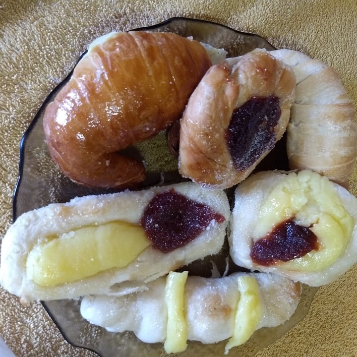 photo of Panaderia Sweet Facturas Con Crema Pastelera Y Membrillo shared by @barbaraverburg on  09 Feb 2021 - review