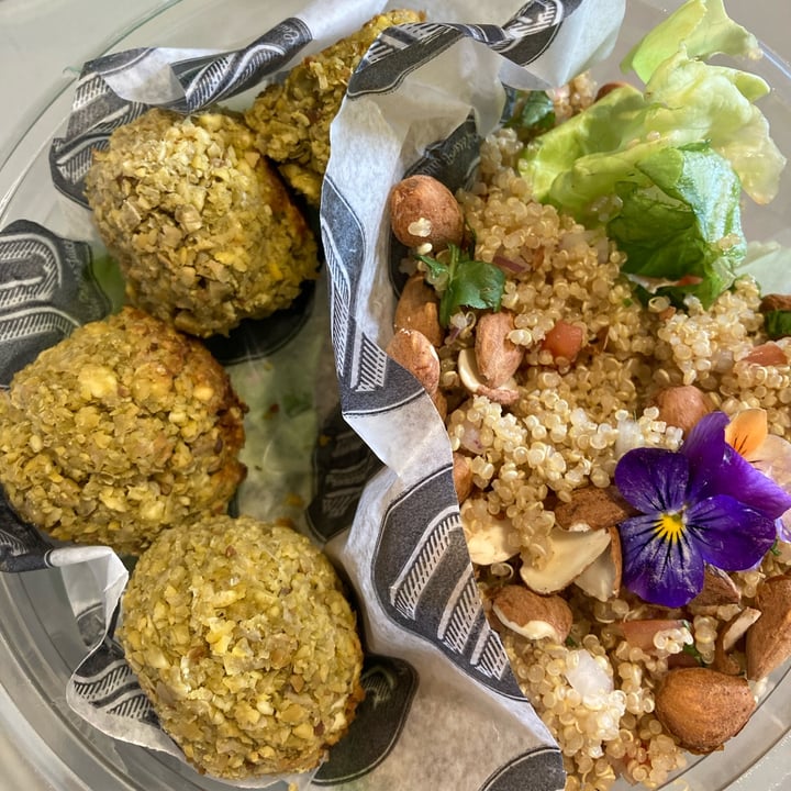 photo of JU Vegano Ensalada  De Falafels shared by @berevigna on  21 Oct 2021 - review