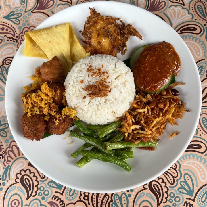 photo of Warung Ijo Nasi Lemak Fried Chicken shared by @qmh on  21 Aug 2022 - review