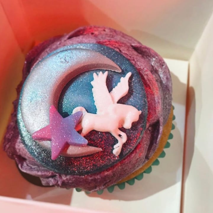 photo of Daisy Bakes Cakes shared by @cupcakesandacid on  08 Jul 2020 - review