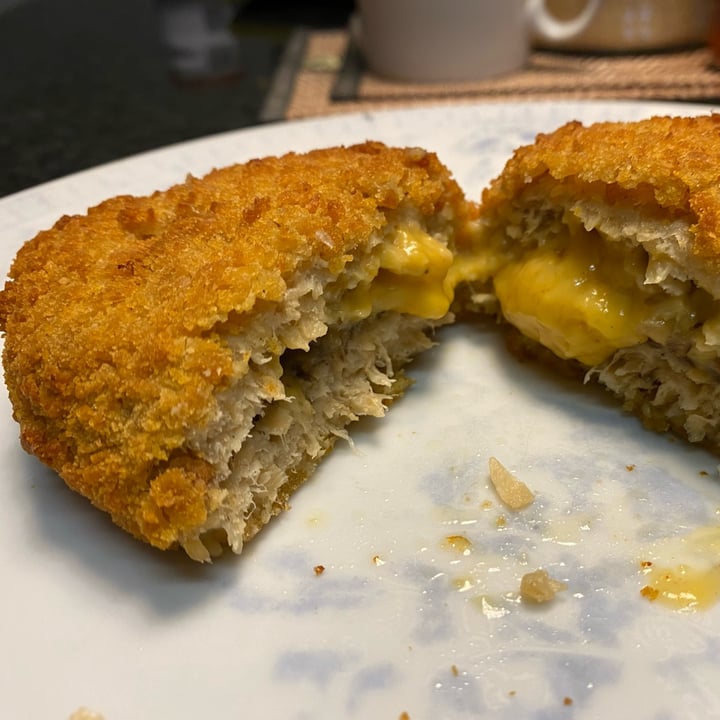 review photo of Woolworths Crumbed Dairy-Free Cheese and Mushroom Soya Melt shared by @kimehra on 20 Dec 2022 - review