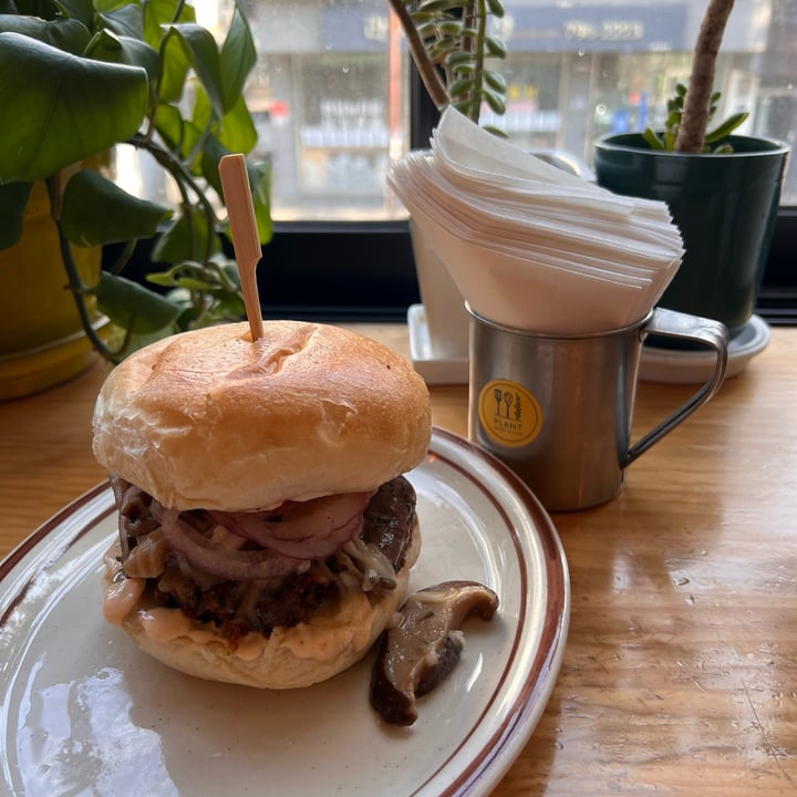 photo of Plant Café & Kitchen mushroom burger shared by @skootykoots on  10 Dec 2022 - review