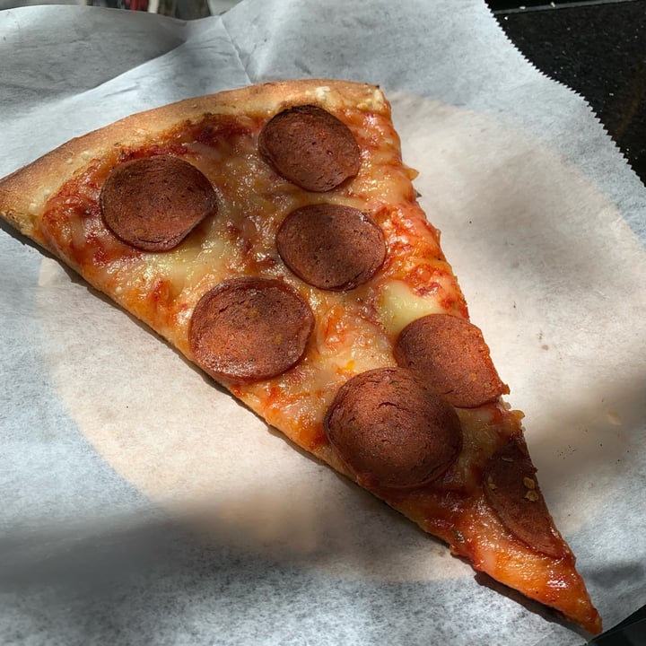 photo of Artistic pizza Pepperoni Slice shared by @riceball on  22 Apr 2022 - review