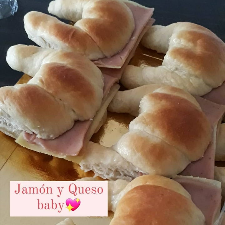 review photo of Vegaluna Medialunas Con Jamón Y Queso Vegetal shared by @arcamonster on 10 Nov 2020 - review