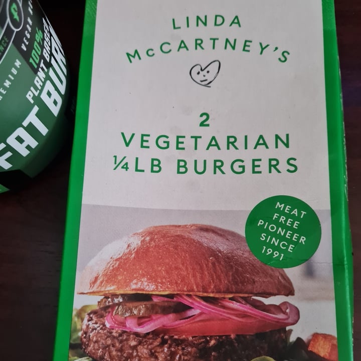 photo of Linda McCartney's 2 vegetarian 1/4 LB burgers shared by @ell269 on  26 Jun 2022 - review