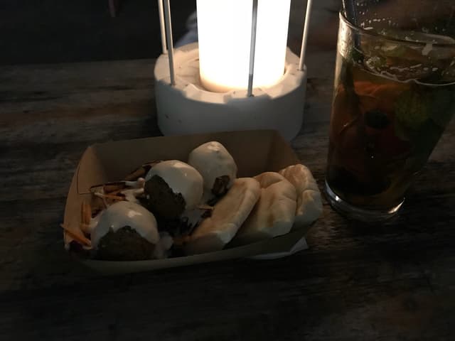 菜肴“Falafels pita salad”的照片