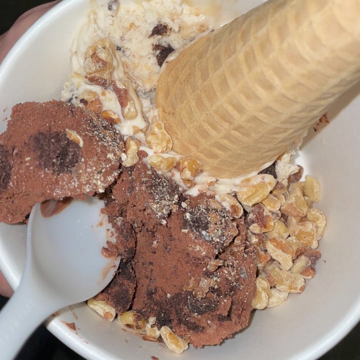 photo of Van Leeuwen Ice Cream Ice Cream shared by @risinghope on  28 Mar 2022 - review