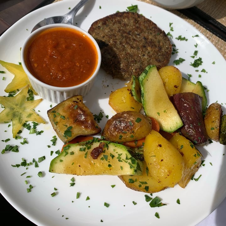review photo of Mamute frutaria e restaurante Hambúrguer vegano com batatas selvagens shared by @beta73 on 09 Aug 2021 - review