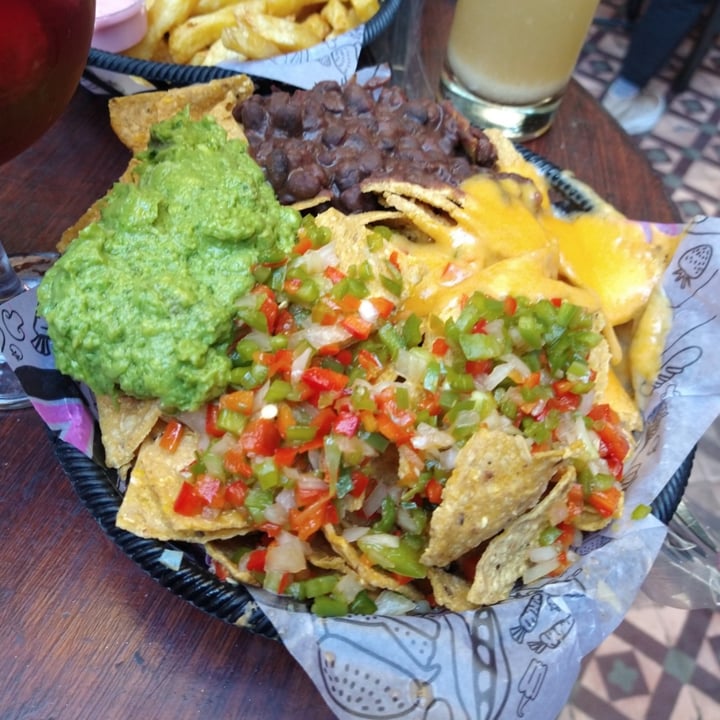 photo of Lado V Nachos Con Todo shared by @catoyuvone12742148 on  26 May 2022 - review