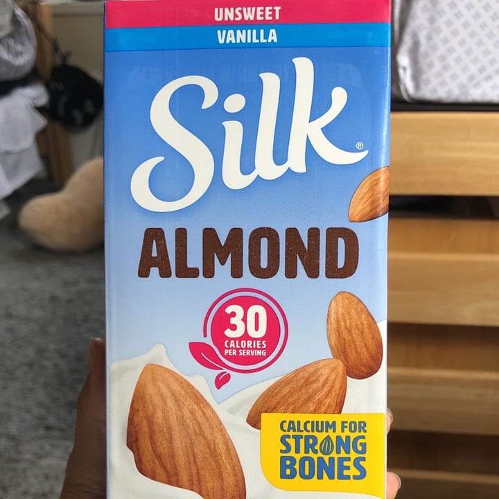 review photo of Silk 40 cal unsweetened vanilla Almond Milk shared by @zoewerner on 15 Oct 2021 - review