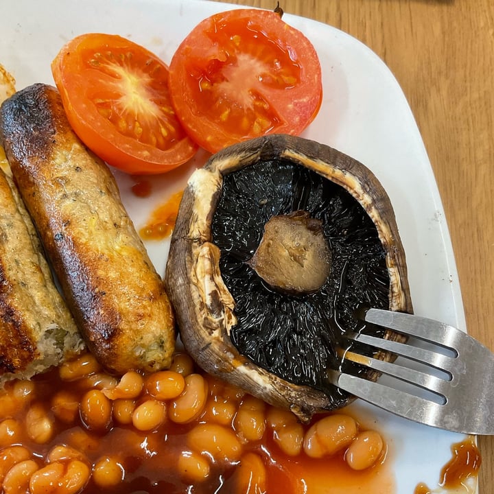 review photo of Sainsbury's Café Vegan option breakfast shared by @lawriephipps on 05 Mar 2022 - review