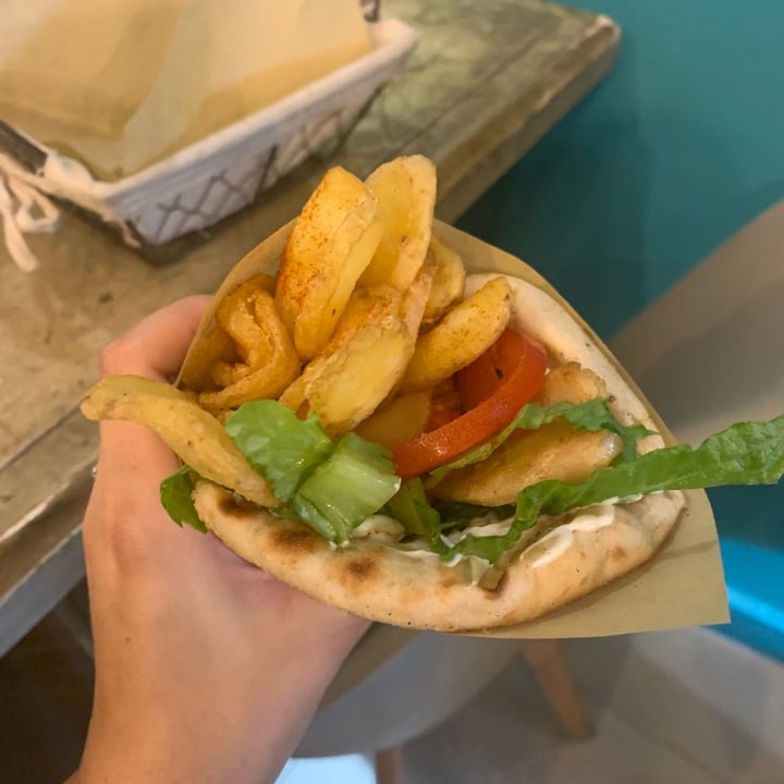 review photo of 韦蟻蔚喂蟼 螞伪位慰蠉谓 - Treis Laloun Chickenless gyros shared by @vanessabejjany on 27 Dec 2021 - review