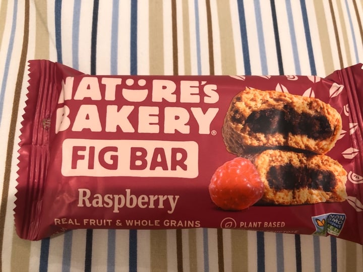 review photo of Nature's Bakery Fig Bar Raspberry shared by @dcaversaschi on 10 Jan 2020 - review