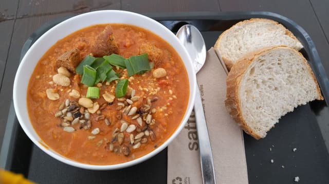Photo of the dish “sauerkraut-tomaten-suppe mit soja-hack”
