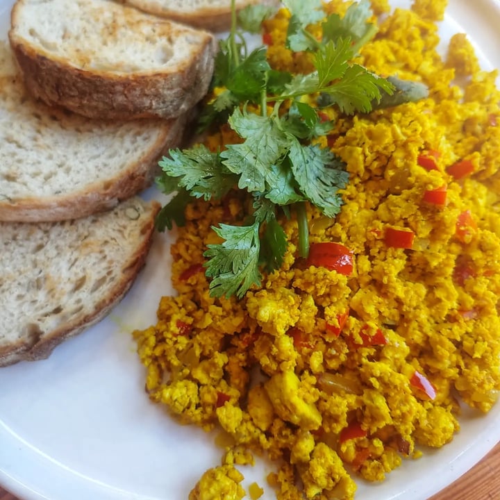 photo of Fresh Earth Food Store Tofu Scramble shared by @veganonthesavannah on  30 Nov 2021 - review