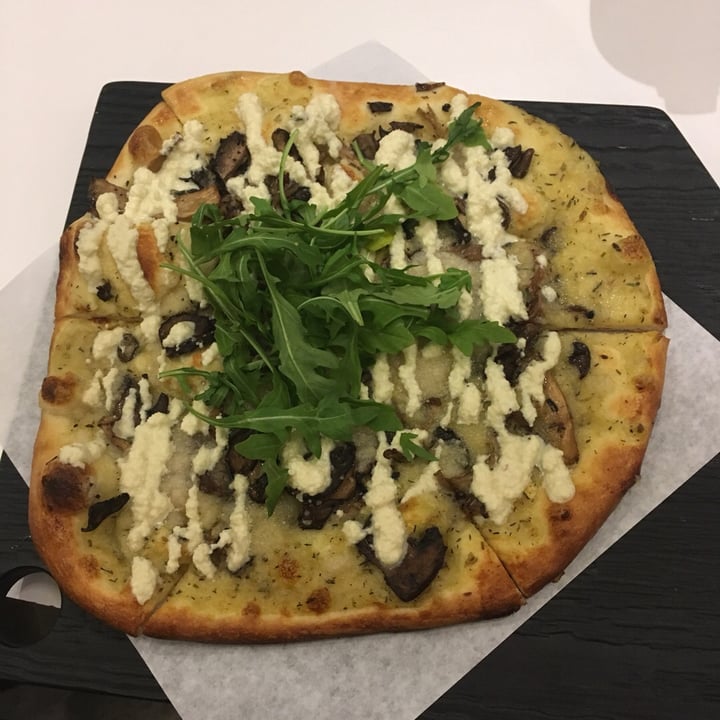 photo of Virtuous Pie Superfunghi Pizza shared by @allisonwalters on  26 Jan 2020 - review