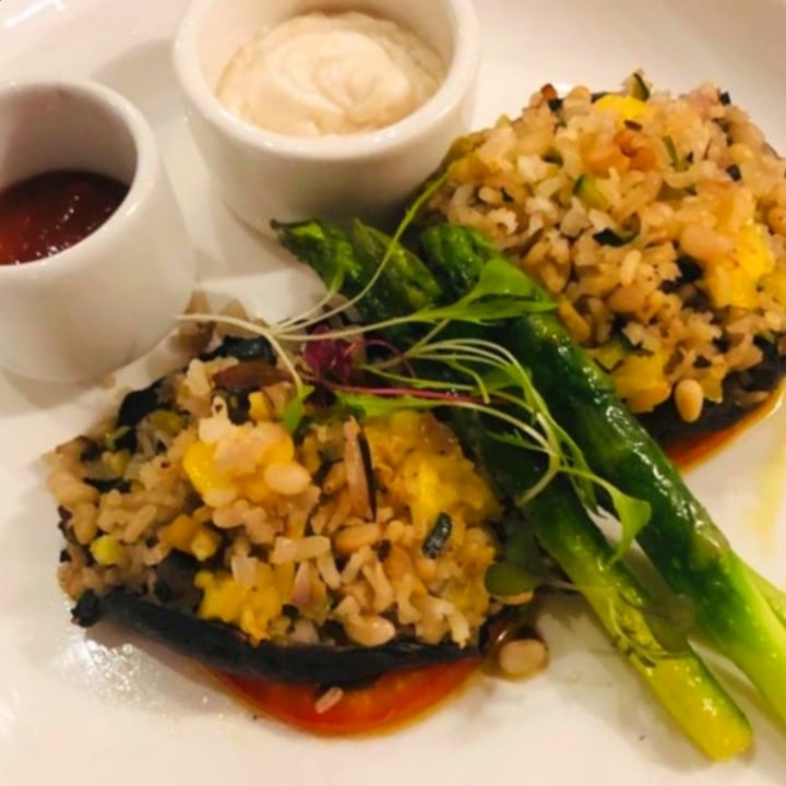 photo of Off The Grid Restaurant Pesto Pasta Y Bosque Portobello Con Arroz Basmati Y Vegetales shared by @leonacruz on  30 Apr 2021 - review