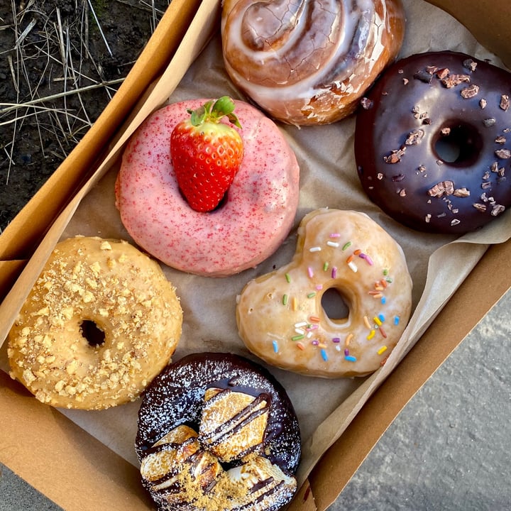 photo of Good Town Doughnuts Half dozen donuts shared by @kimvillaneda on  27 Feb 2021 - review