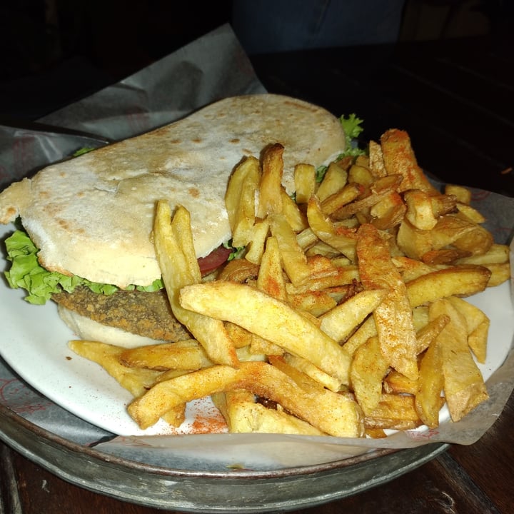 photo of SHIPIBO Bistro Amazonico Sándwich De Milanesa De Seitan Con Papas Fritas shared by @hansen on  02 Feb 2021 - review